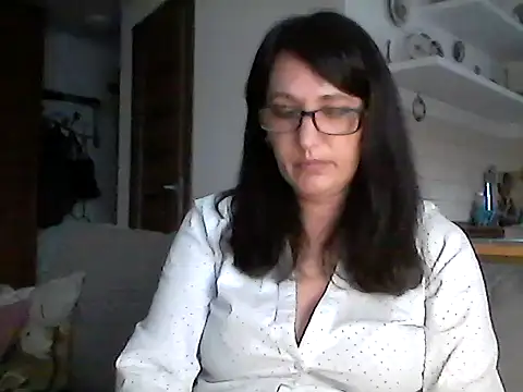 Snapshot of Elena48324 chatting on May 2026 05:21:02 PM Elena48324 online show from May 2026 05:21:02 PM