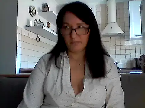 Snapshot of Elena48324 chatting on May 2026 10:53:02 AM Elena48324 online show from May 2026 10:53:02 AM