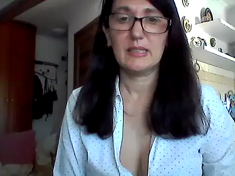 Snapshot of Elena48324 chatting on May 2026 07:15:02 AM Elena48324 online show from May 2026 07:15:02 AM