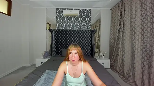 Snapshot of Sofii_darling chatting on October 2025 04:15:02 PM Sofii darling online show from October 2025 04:15:02 PM