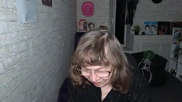Betty Brick online show from May 2026 06:02:02 PM