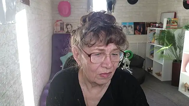 Betty Brick online show from May 2026 03:27:01 PM
