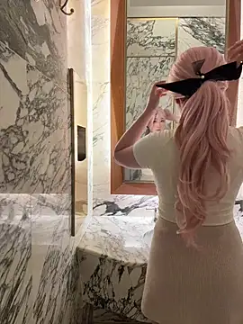 Snapshot of winter11 chatting on September 2025 06:47:02 AM winter11 online show from September 2025 06:47:02 AM