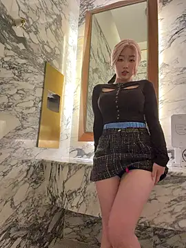 Snapshot of winter11 chatting on October 2025 08:12:02 AM winter11 online show from October 2025 08:12:02 AM