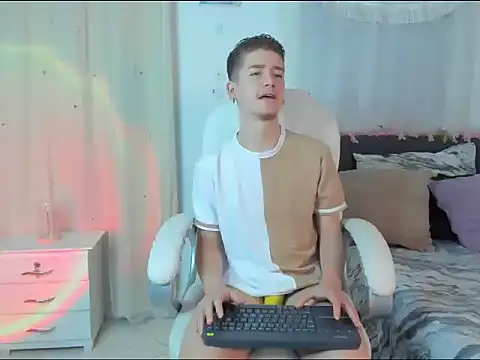 ThiagooJames online show from December 2025 04:30:01 AM