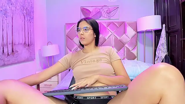 DanniaKross online show from September 2025 04:36:02 AM