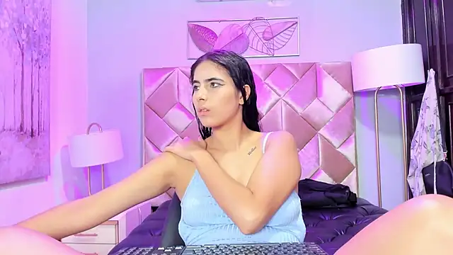 DanniaKross online show from September 2025 04:35:01 AM