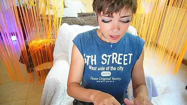 Snapshot of FantasticSonya chatting on November 2025 12:44:02 PM FantasticSonya online show from November 2025 12:44:02 PM