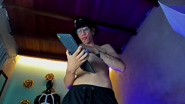 Snapshot of david_huge chatting on November 2025 01:33:02 PM david huge online show from November 2025 01:33:02 PM
