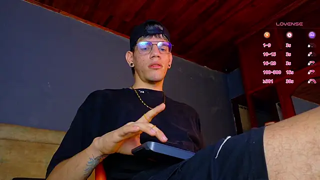 Snapshot of david_huge chatting on November 2025 01:33:02 AM david huge online show from November 2025 01:33:02 AM
