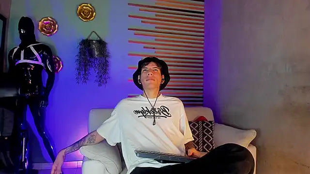Snapshot of david_huge chatting on December 2025 02:06:02 AM david huge online show from December 2025 02:06:02 AM