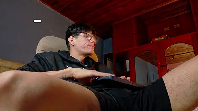 Snapshot of david_huge chatting on January 2026 02:47:01 AM david huge online show from January 2026 02:47:01 AM