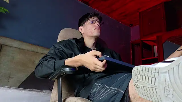 Snapshot of david_huge chatting on January 2026 03:30:02 AM david huge online show from January 2026 03:30:02 AM
