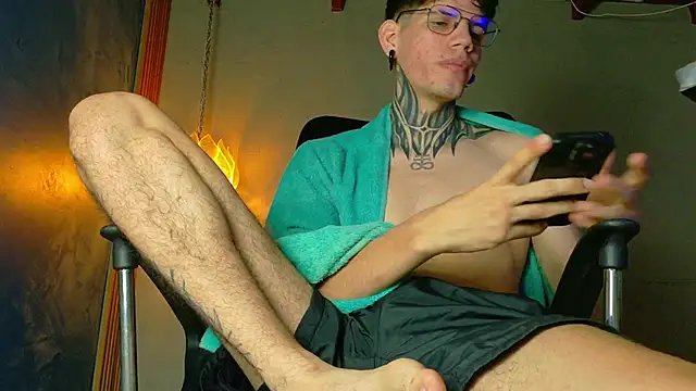 Snapshot of david_huge chatting on April 2026 03:50:02 AM david huge online show from April 2026 03:50:02 AM