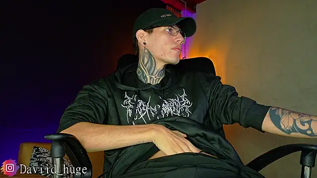 Snapshot of david_huge chatting on June 2026 08:02:02 AM david huge online show from June 2026 08:02:02 AM