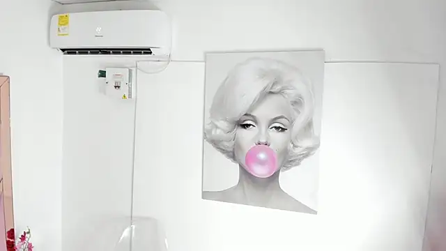 Snapshot of Akiraht chatting on October 2025 06:58:02 PM Akiraht online show from October 2025 06:58:02 PM