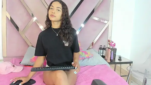 Snapshot of Akiraht chatting on November 2025 08:31:01 PM Akiraht online show from November 2025 08:31:01 PM