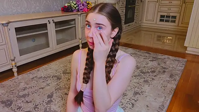 Snapshot of EadlinGillim chatting on September 2025 03:06:02 AM EadlinGillim online show from September 2025 03:06:02 AM