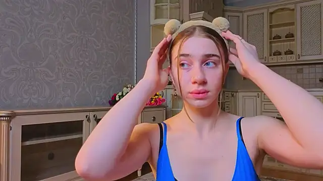 Snapshot of EadlinGillim chatting on September 2025 03:08:02 AM EadlinGillim online show from September 2025 03:08:02 AM