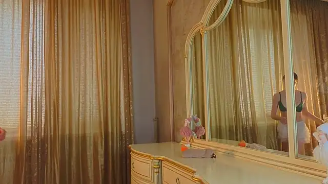 Snapshot of EadlinGillim chatting on November 2025 05:29:02 AM EadlinGillim online show from November 2025 05:29:02 AM