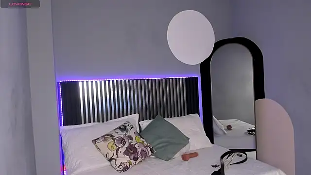 Snapshot of Emilybeltons chatting on October 2025 08:06:02 PM Emilybeltons online show from October 2025 08:06:02 PM