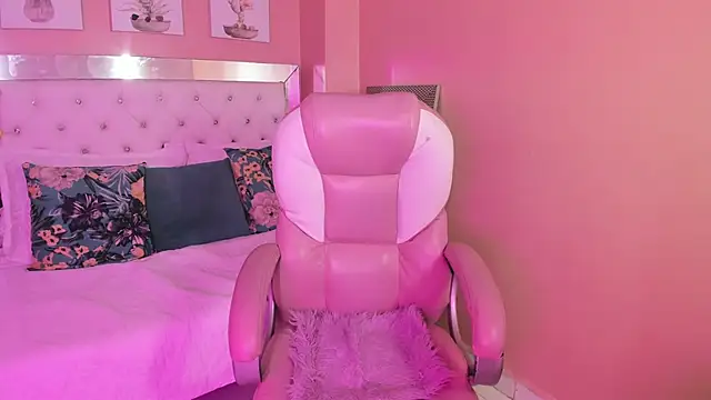 Snapshot of Emilybeltons chatting on February 2026 07:10:01 PM Emilybeltons online show from February 2026 07:10:01 PM