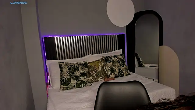 Emilybeltons online show from April 2026 08:02:02 PM