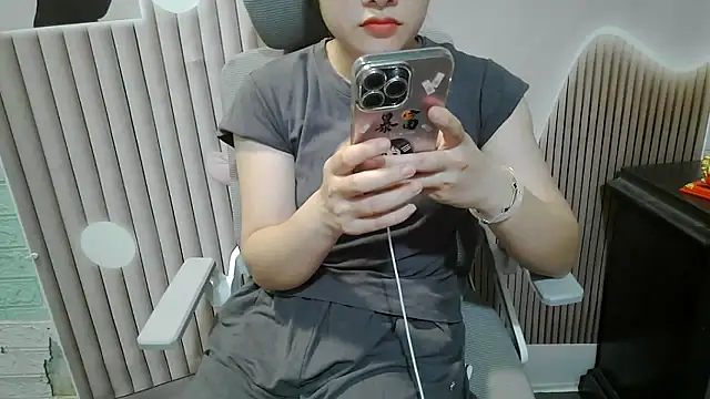 Emachiii online show from September 2025 12:51:01 PM