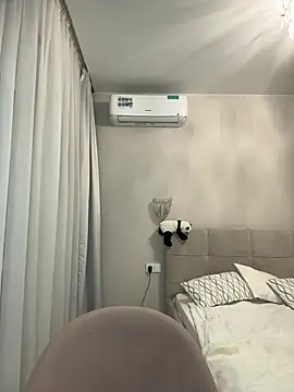 Ashley Roys online show from February 2026 03:43:01 PM