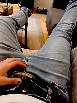 Snapshot of Holly-97 chatting on April 2026 04:01:01 PM Holly-97 online show from April 2026 04:01:01 PM