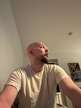 Mrlarox online show from March 2026 07:29:01 PM