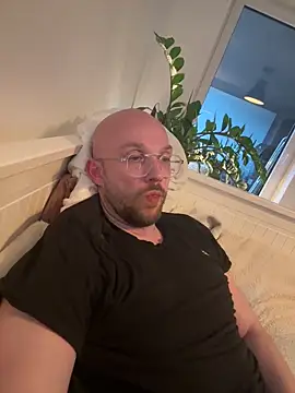 Mrlarox online show from April 2026 05:40:02 PM