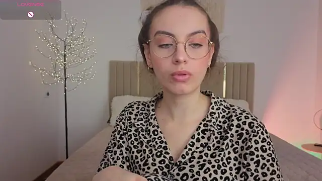 Real cutie1 online show from May 2026 01:06:01 PM