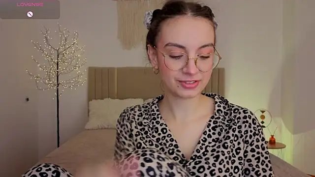 Real cutie1 online show from May 2026 01:04:02 PM