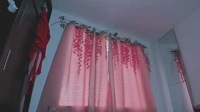 lanastone86 online show from November 2025 12:28:02 PM