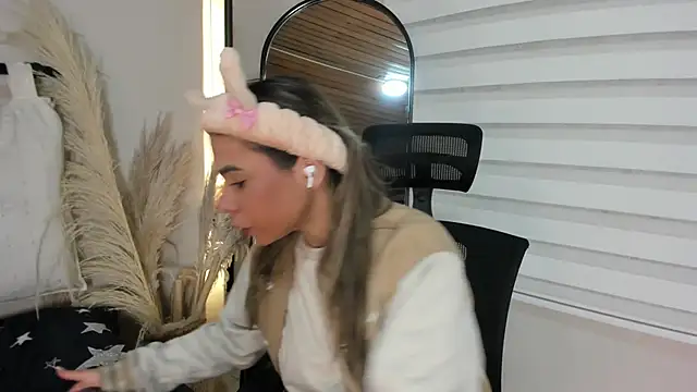 Rachell criss online show from October 2025 03:45:02 AM