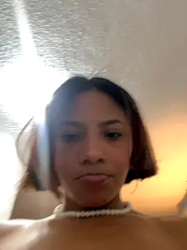 Nia Desire online show from November 2025 05:12:03 AM