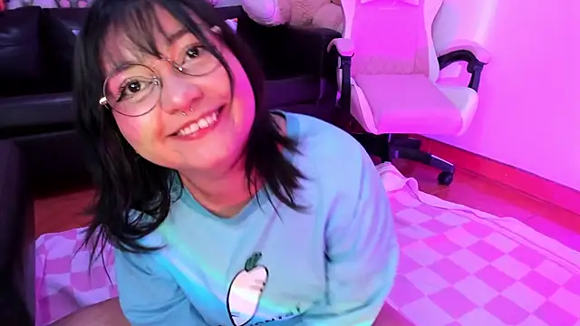 Snapshot of Lolii_Zoe chatting on November 2025 08:24:02 PM Lolii Zoe online show from November 2025 08:24:02 PM