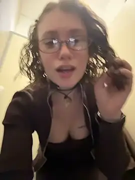 Snapshot of lucy-joy chatting on October 2025 10:43:02 AM lucy-joy online show from October 2025 10:43:02 AM