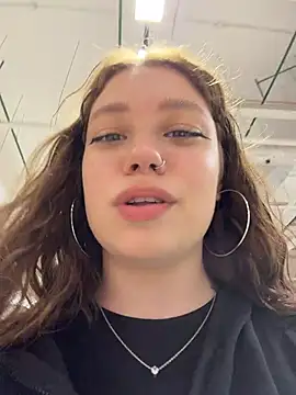 lucy-joy online show from July 2026 10:12:02 AM