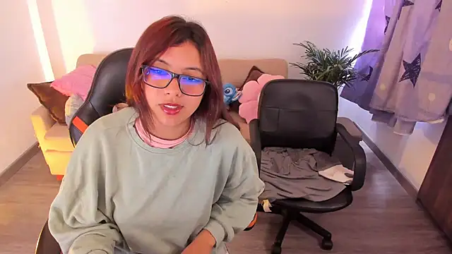 Snapshot of Verolake chatting on November 2025 03:11:01 PM Verolake online show from November 2025 03:11:01 PM