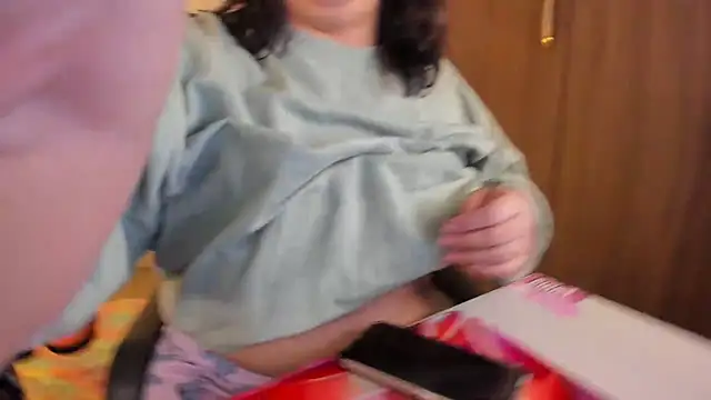 Snapshot of Verolake chatting on December 2025 11:57:02 PM Verolake online show from December 2025 11:57:02 PM