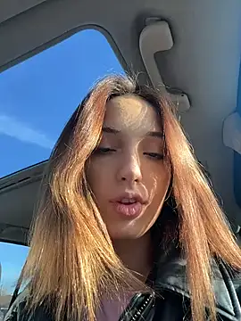 DollyTall online show from November 2025 09:42:01 AM