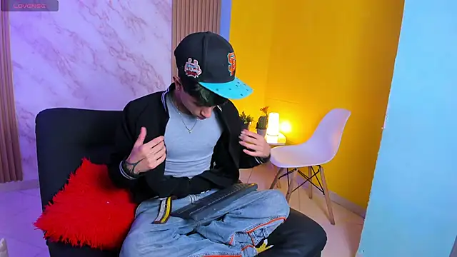 Snapshot of jake_beach chatting on November 2025 07:13:02 PM jake beach online show from November 2025 07:13:02 PM