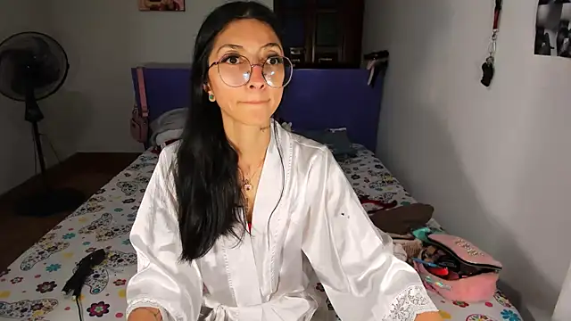Snapshot of Anais_lux chatting on June 2026 01:00:01 AM Anais lux online show from June 2026 01:00:01 AM