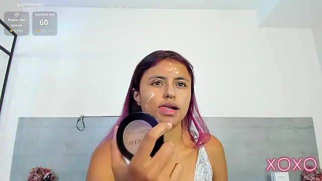 sunnyWhitee online show from May 2026 07:23:02 PM