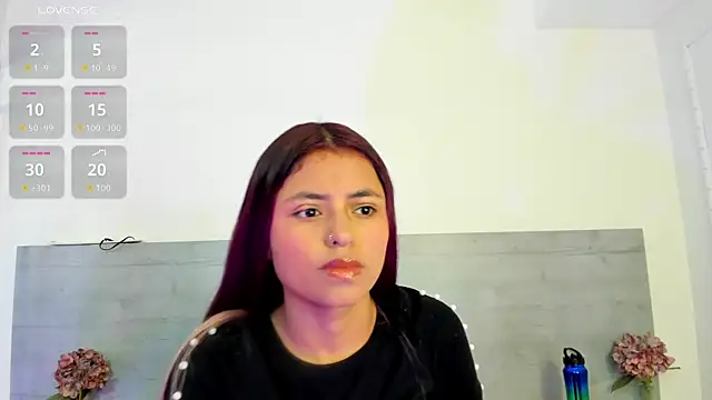 sunnyWhitee online show from May 2026 07:08:02 PM