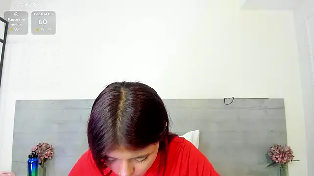 sunnyWhitee online show from May 2026 07:42:02 PM