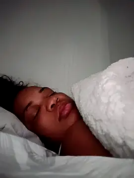 Snapshot of bruna6937 chatting on April 2026 09:37:01 AM bruna6937 online show from April 2026 09:37:01 AM