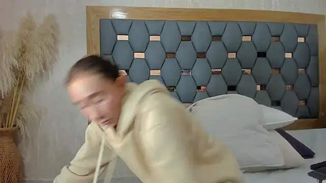 Snapshot of crystal_sm chatting on October 2025 03:04:01 AM crystal sm online show from October 2025 03:04:01 AM